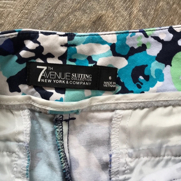 New York & Co chino shorts - Picture 2 of 4